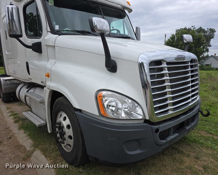 image for item DR3997 2012 Freightliner Cascadia semi truck