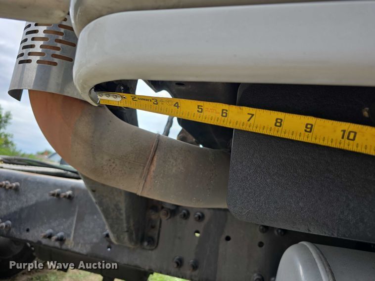 image for item DR3997 2012 Freightliner Cascadia semi truck