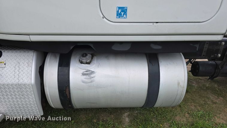 image for item DR3997 2012 Freightliner Cascadia semi truck