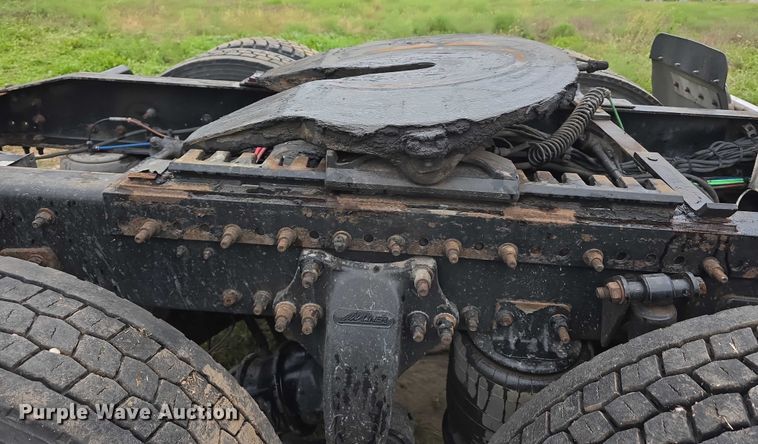 image for item DR3997 2012 Freightliner Cascadia semi truck