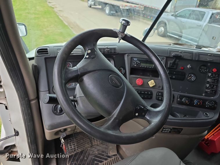 image for item DR3997 2012 Freightliner Cascadia semi truck