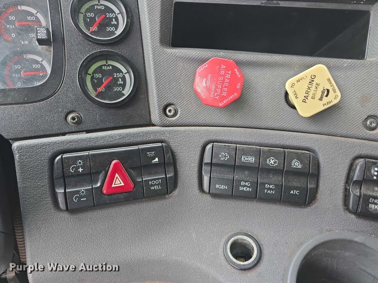 image for item DR3997 2012 Freightliner Cascadia semi truck