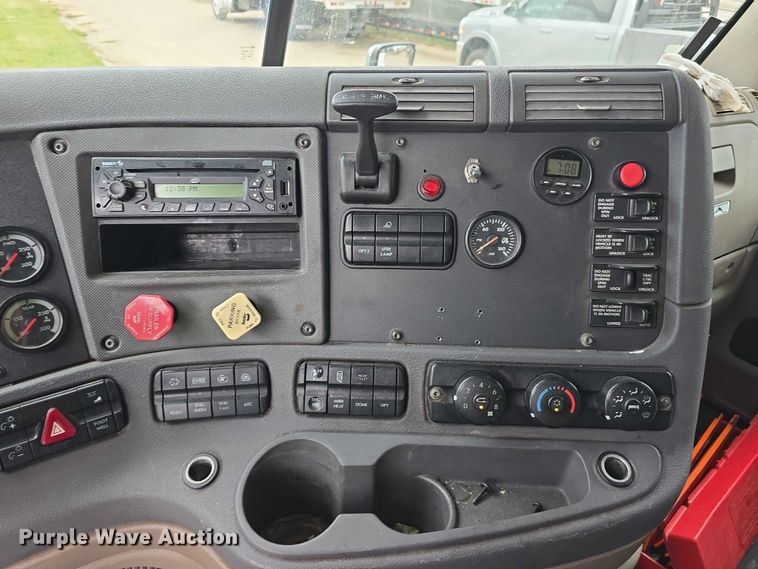 image for item DR3997 2012 Freightliner Cascadia semi truck