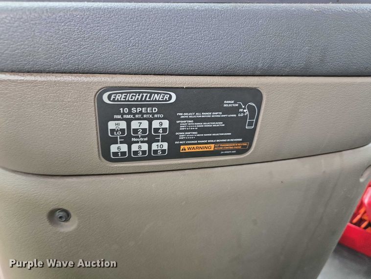 image for item DR3997 2012 Freightliner Cascadia semi truck