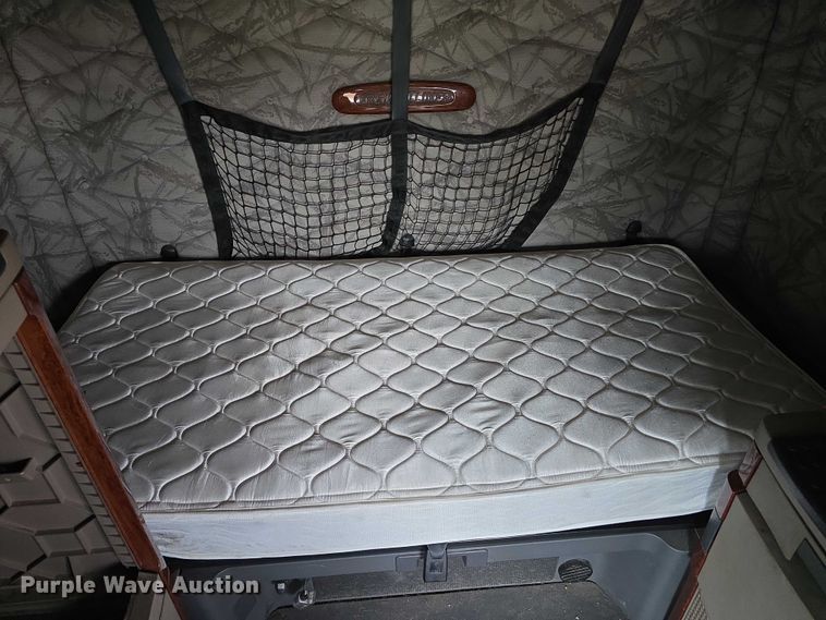 image for item DR3997 2012 Freightliner Cascadia semi truck