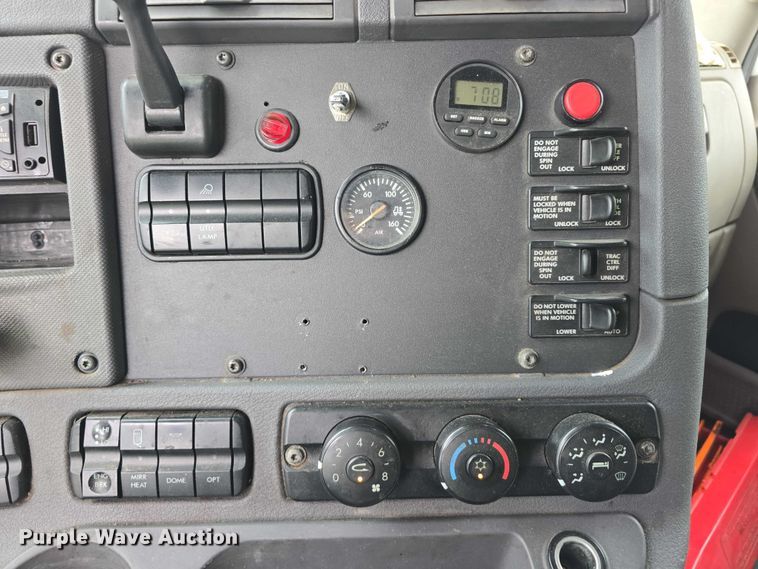 image for item DR3997 2012 Freightliner Cascadia semi truck