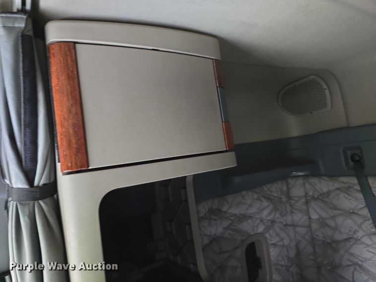 image for item DR3997 2012 Freightliner Cascadia semi truck