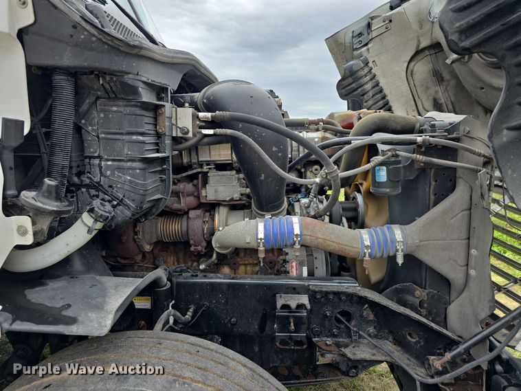 image for item DR3997 2012 Freightliner Cascadia semi truck