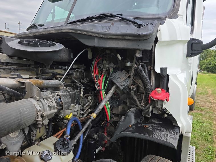 image for item DR3997 2012 Freightliner Cascadia semi truck