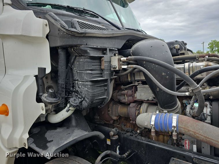 image for item DR3997 2012 Freightliner Cascadia semi truck