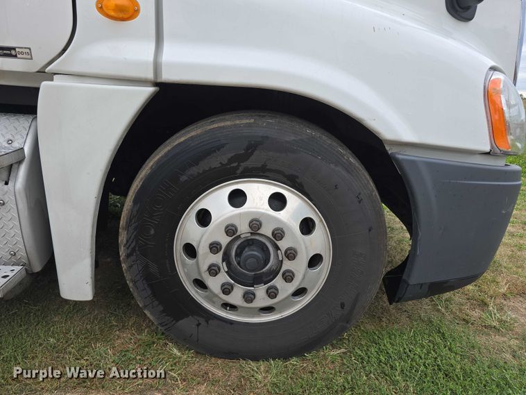 image for item DR3997 2012 Freightliner Cascadia semi truck