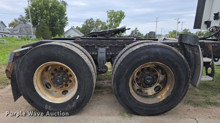 image for item DR3997 2012 Freightliner Cascadia semi truck