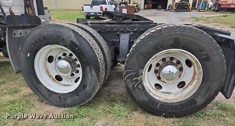 image for item DR3997 2012 Freightliner Cascadia semi truck