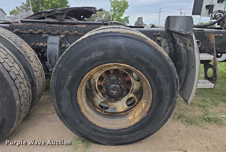 image for item DR3997 2012 Freightliner Cascadia semi truck