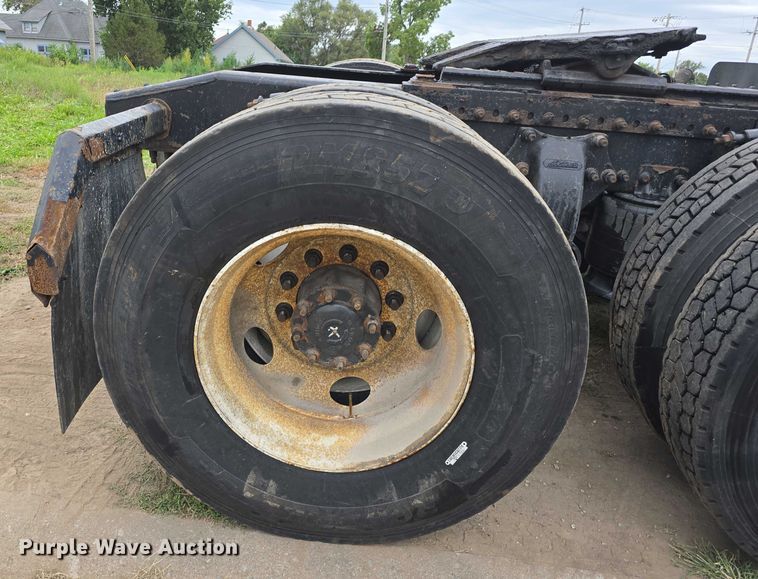 image for item DR3997 2012 Freightliner Cascadia semi truck