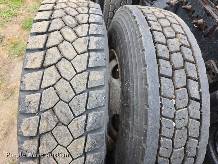 image for item DR3997 2012 Freightliner Cascadia semi truck