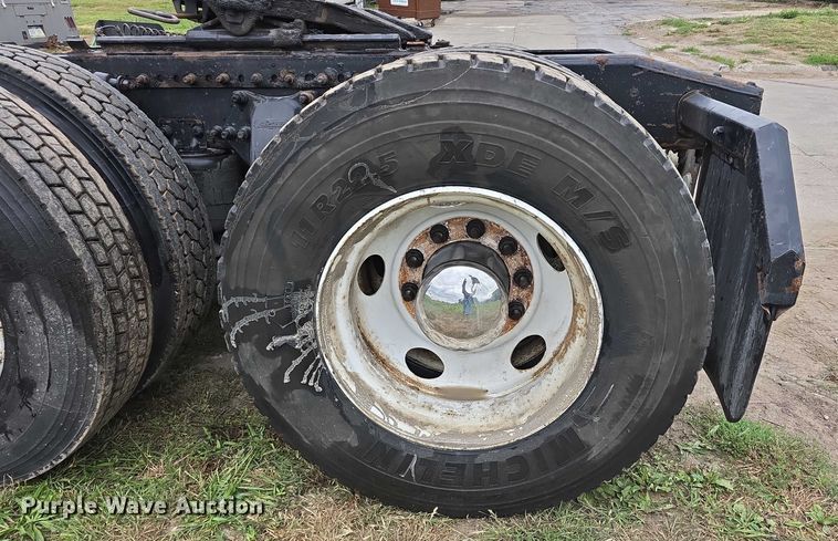 image for item DR3997 2012 Freightliner Cascadia semi truck