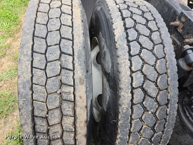 image for item DR3997 2012 Freightliner Cascadia semi truck