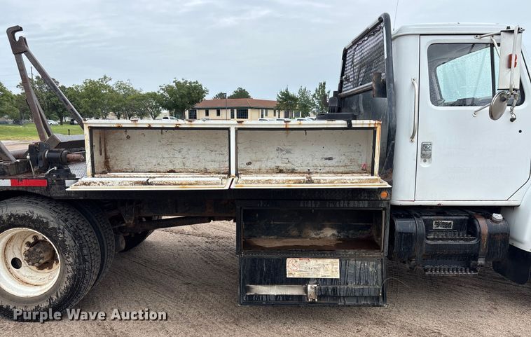 image for item DT3425 1996 International 4900 reel truck