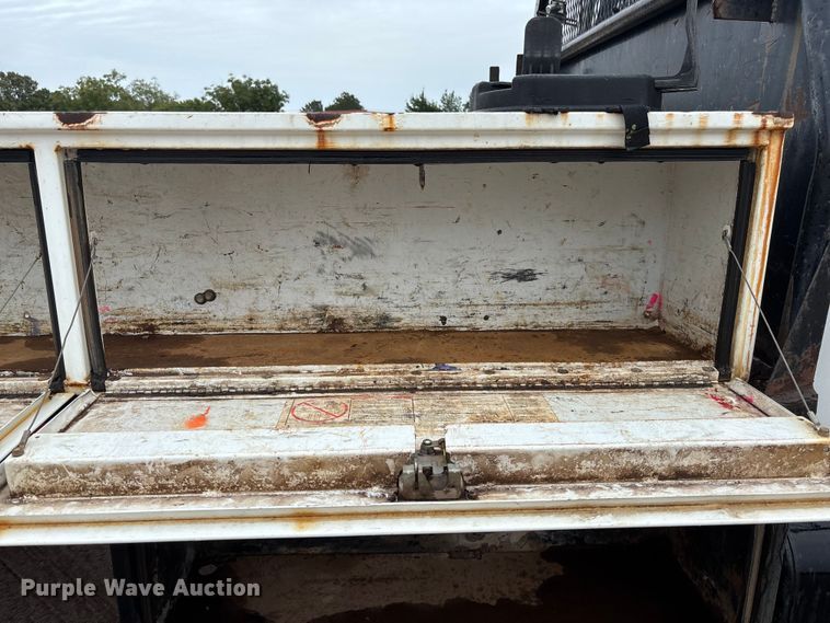 image for item DT3425 1996 International 4900 reel truck