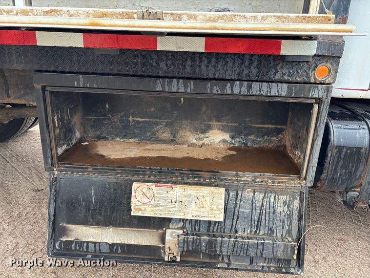 image for item DT3425 1996 International 4900 reel truck