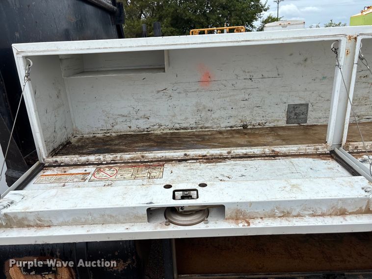 image for item DT3425 1996 International 4900 reel truck