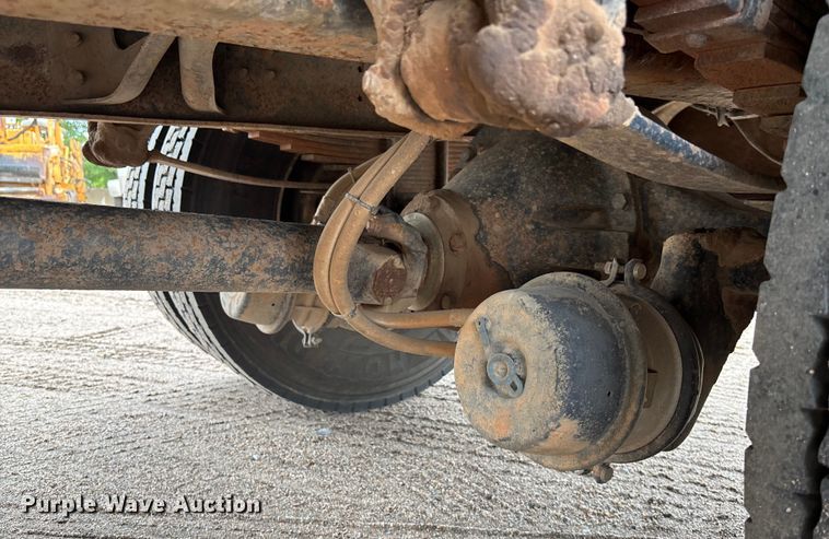 image for item DT3425 1996 International 4900 reel truck