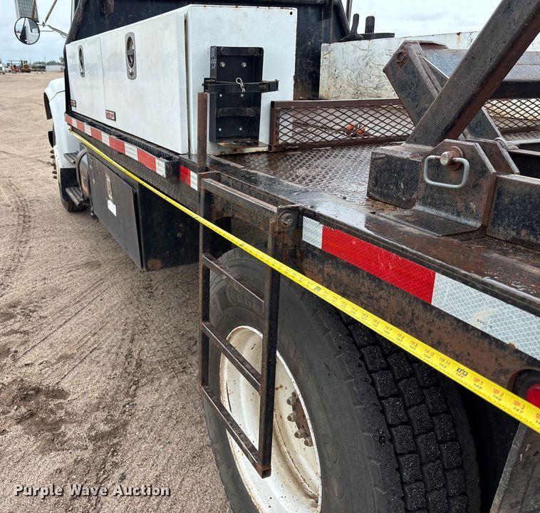 image for item DT3425 1996 International 4900 reel truck