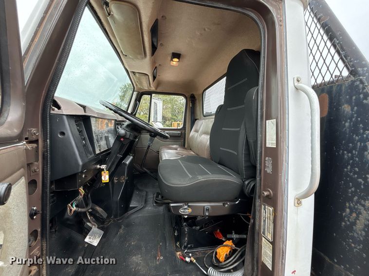 image for item DT3425 1996 International 4900 reel truck