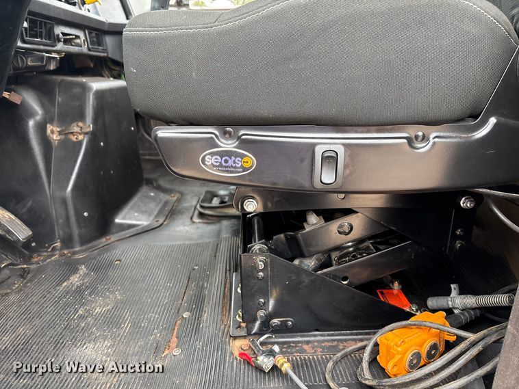 image for item DT3425 1996 International 4900 reel truck