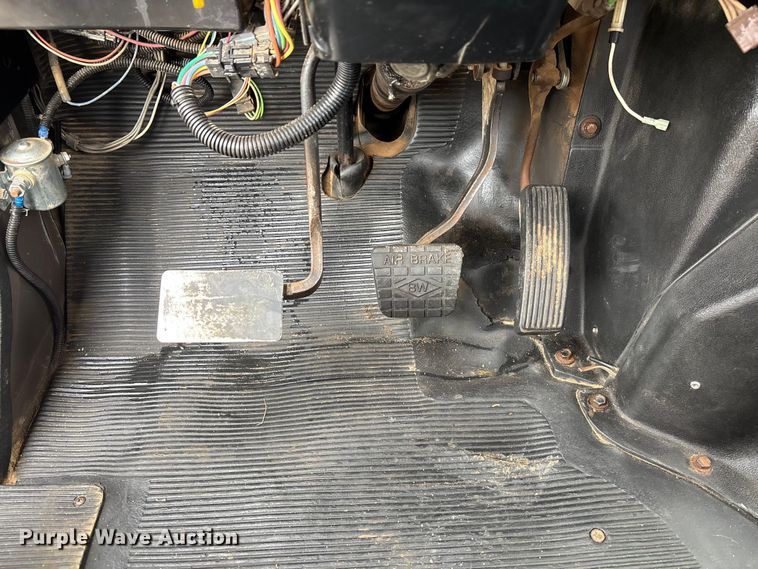 image for item DT3425 1996 International 4900 reel truck