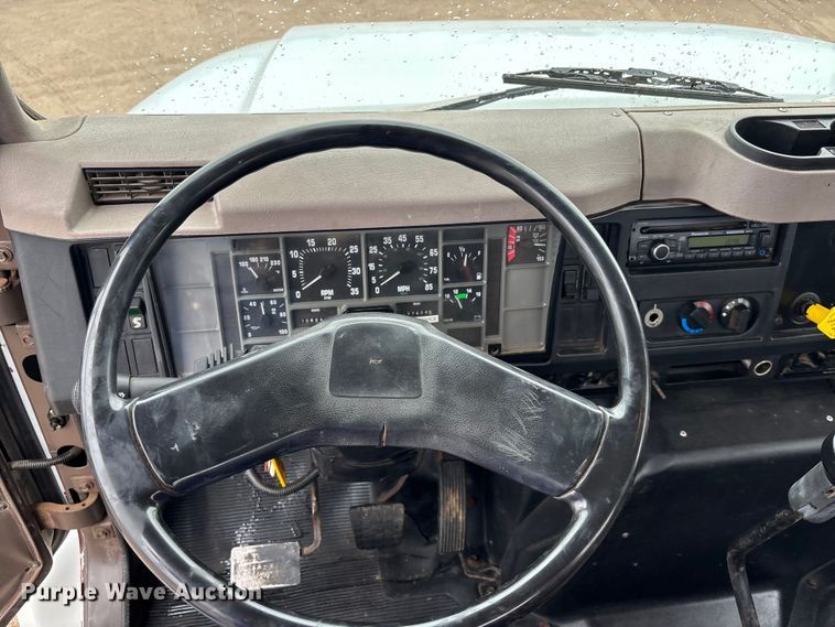 image for item DT3425 1996 International 4900 reel truck