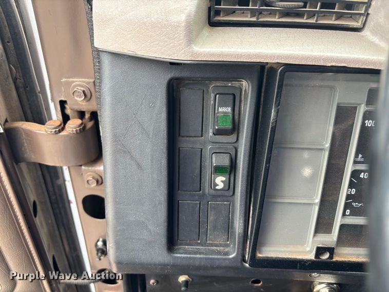 image for item DT3425 1996 International 4900 reel truck