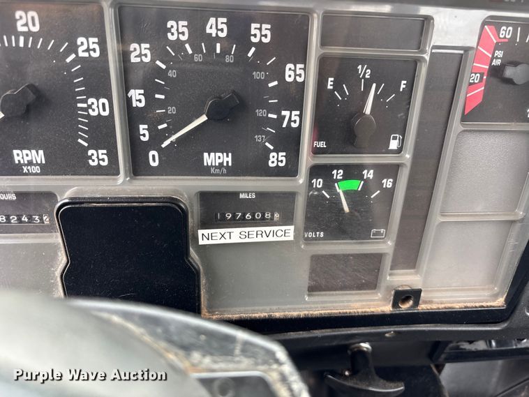 image for item DT3425 1996 International 4900 reel truck