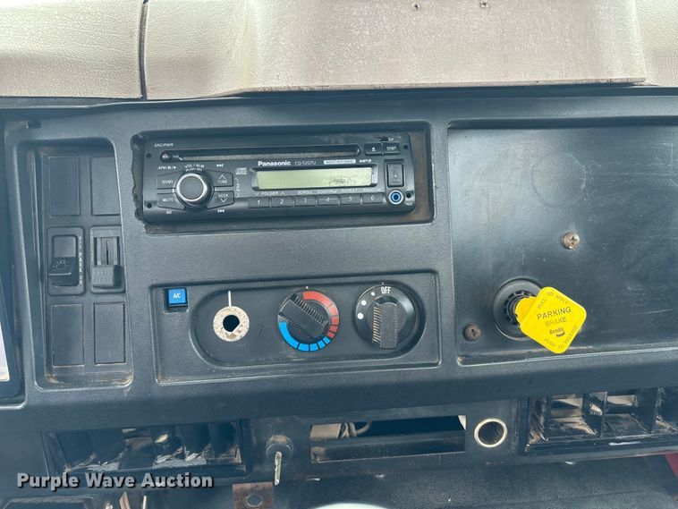 image for item DT3425 1996 International 4900 reel truck