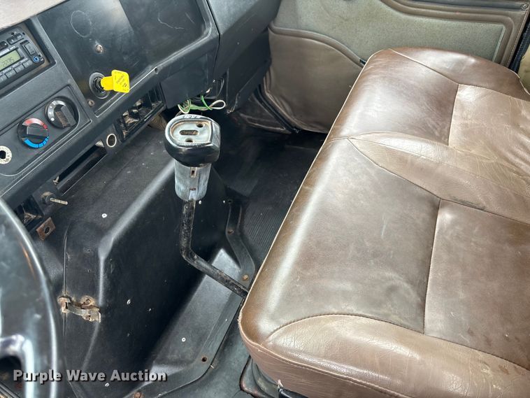 image for item DT3425 1996 International 4900 reel truck