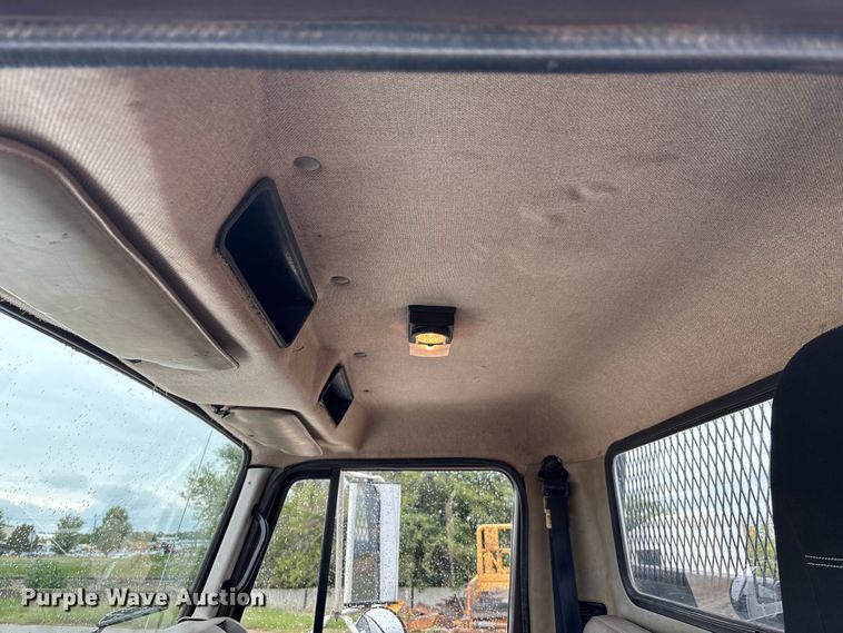 image for item DT3425 1996 International 4900 reel truck