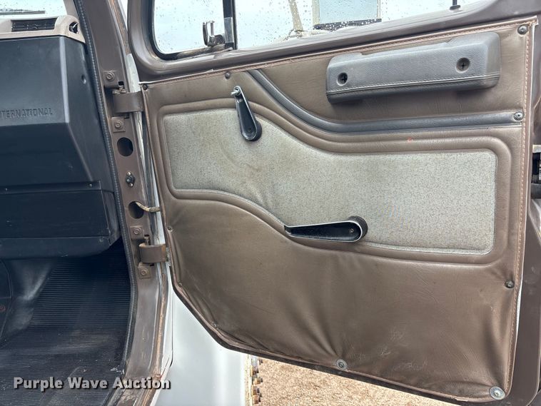 image for item DT3425 1996 International 4900 reel truck