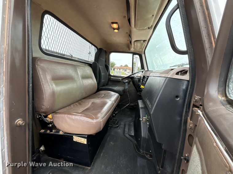 image for item DT3425 1996 International 4900 reel truck