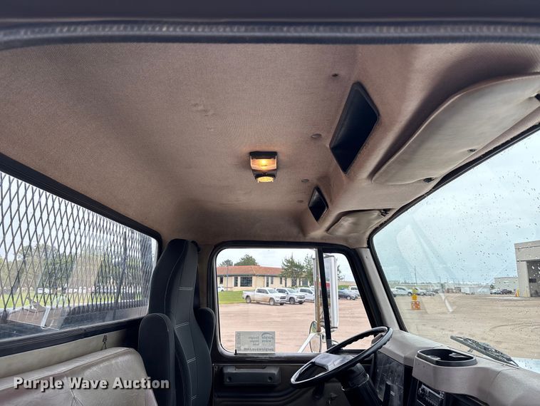 image for item DT3425 1996 International 4900 reel truck