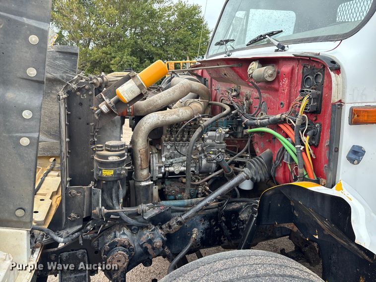 image for item DT3425 1996 International 4900 reel truck