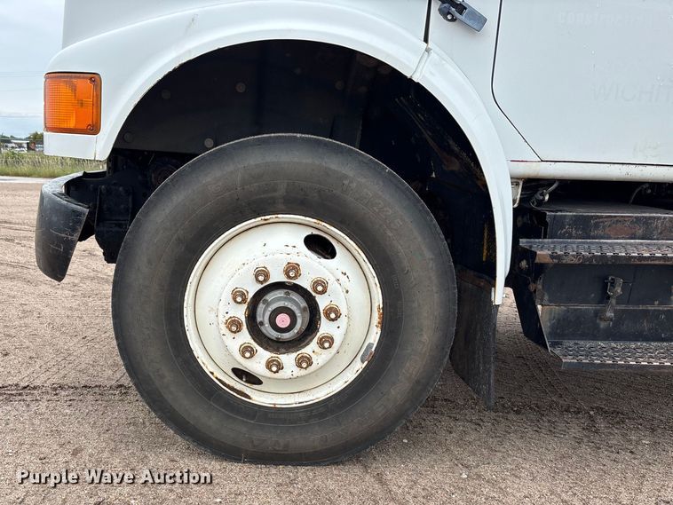 image for item DT3425 1996 International 4900 reel truck