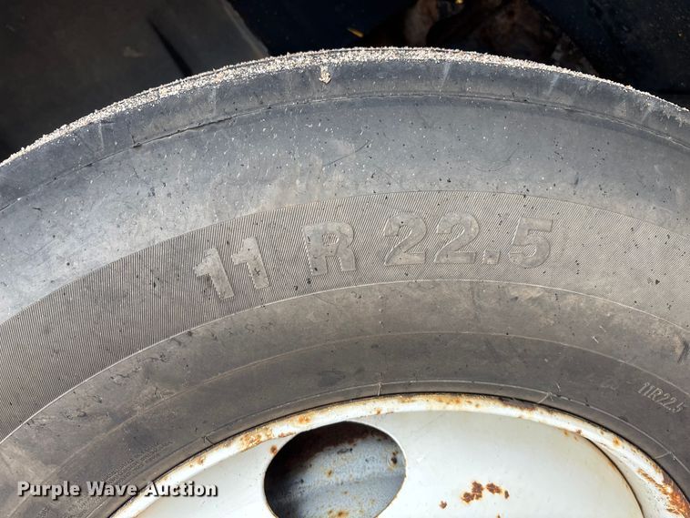 image for item DT3425 1996 International 4900 reel truck