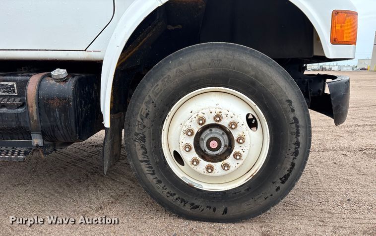 image for item DT3425 1996 International 4900 reel truck