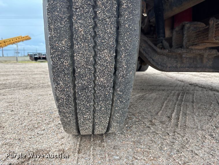 image for item DT3425 1996 International 4900 reel truck