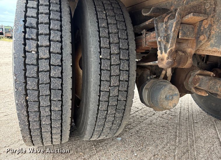 image for item DT3425 1996 International 4900 reel truck