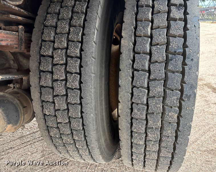 image for item DT3425 1996 International 4900 reel truck