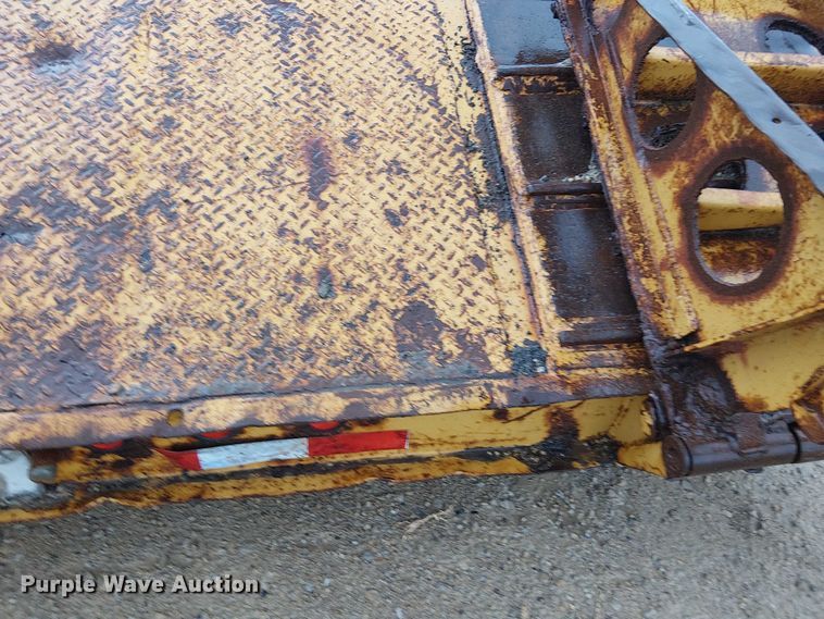 image for item DT6264 1979 HFTH drop deck equipment trailer