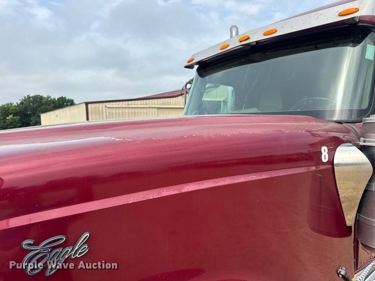 image for item DW3381 2007 International 9900ix Semi Truck