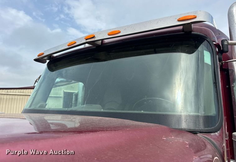 image for item DW3381 2007 International 9900ix Semi Truck